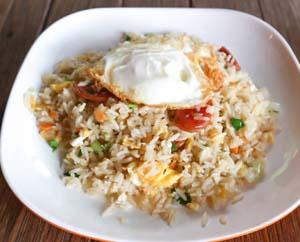 Egg-Schezwan-Fried-Rice-al-kbc-family-restrudent